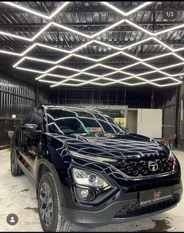 Glossy vehicle finish after detailing preview